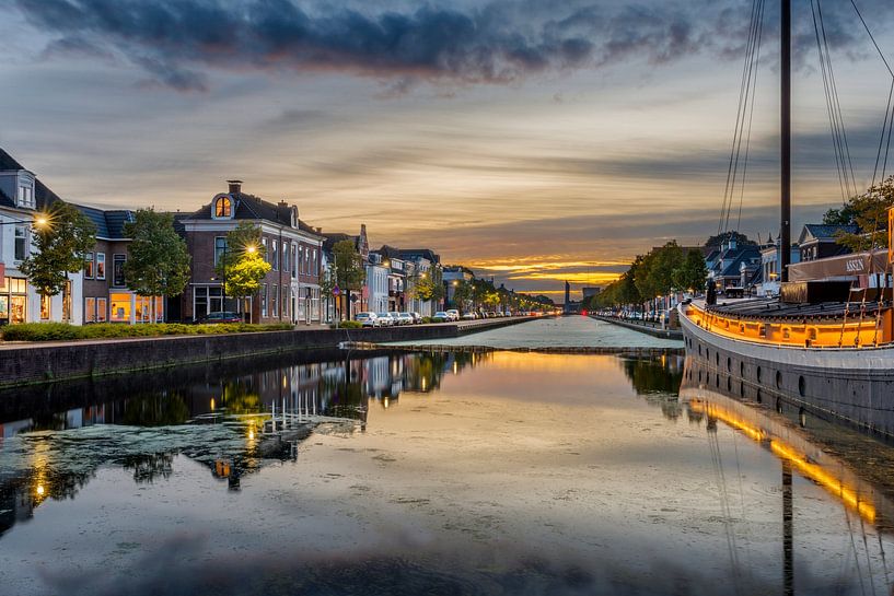 De Vaart in Assen bij zonsondergang